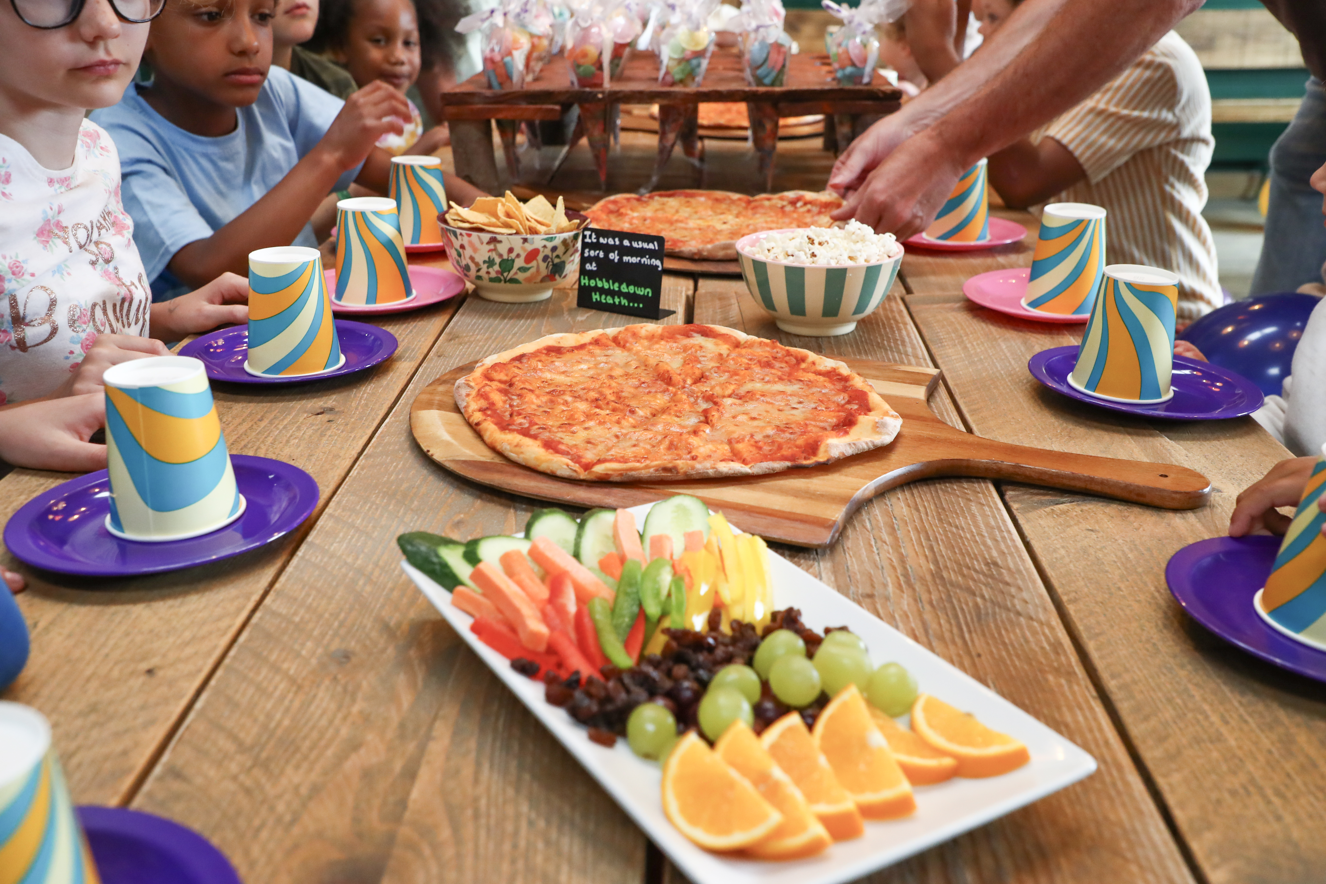 FOX18965 Partyfood
